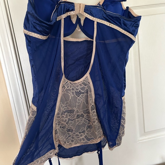 Lingerie - Picture 2 of 3